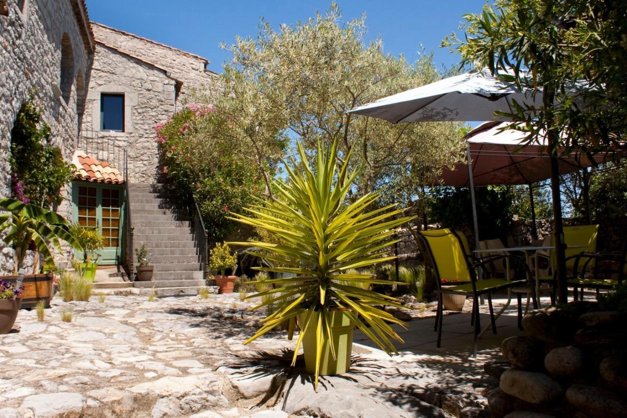 Mas Des Falaises Bed & Breakfast *